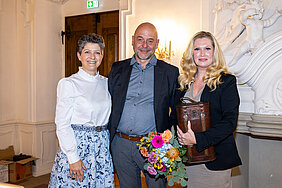 Daniela Romeis (LBB-Frauenvertreterin), Thomas Hengl (LBB-Vorsitzender) und Angélique Yumusak (DPolG-Bundesfrauenbeauftragte)