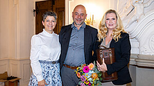 Daniela Romeis (LBB-Frauenvertreterin), Thomas Hengl (LBB-Vorsitzender) und Angélique Yumusak (DPolG-Bundesfrauenbeauftragte)