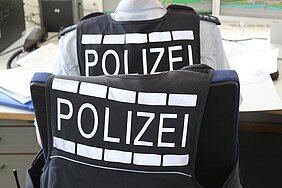 Polizei im Büro