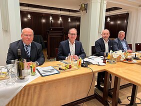 DPolG im Austausch mit der CSU-Landesgruppe zu sicherheitspolitischen Themen: Rainer Wendt, Alexander Dobrindt, Alexander Hoffmann, Heiko Teggatz (von links; Archivbild 11.11.2024)