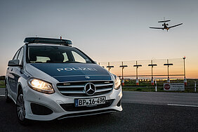 Polizeiauto am Flughafen